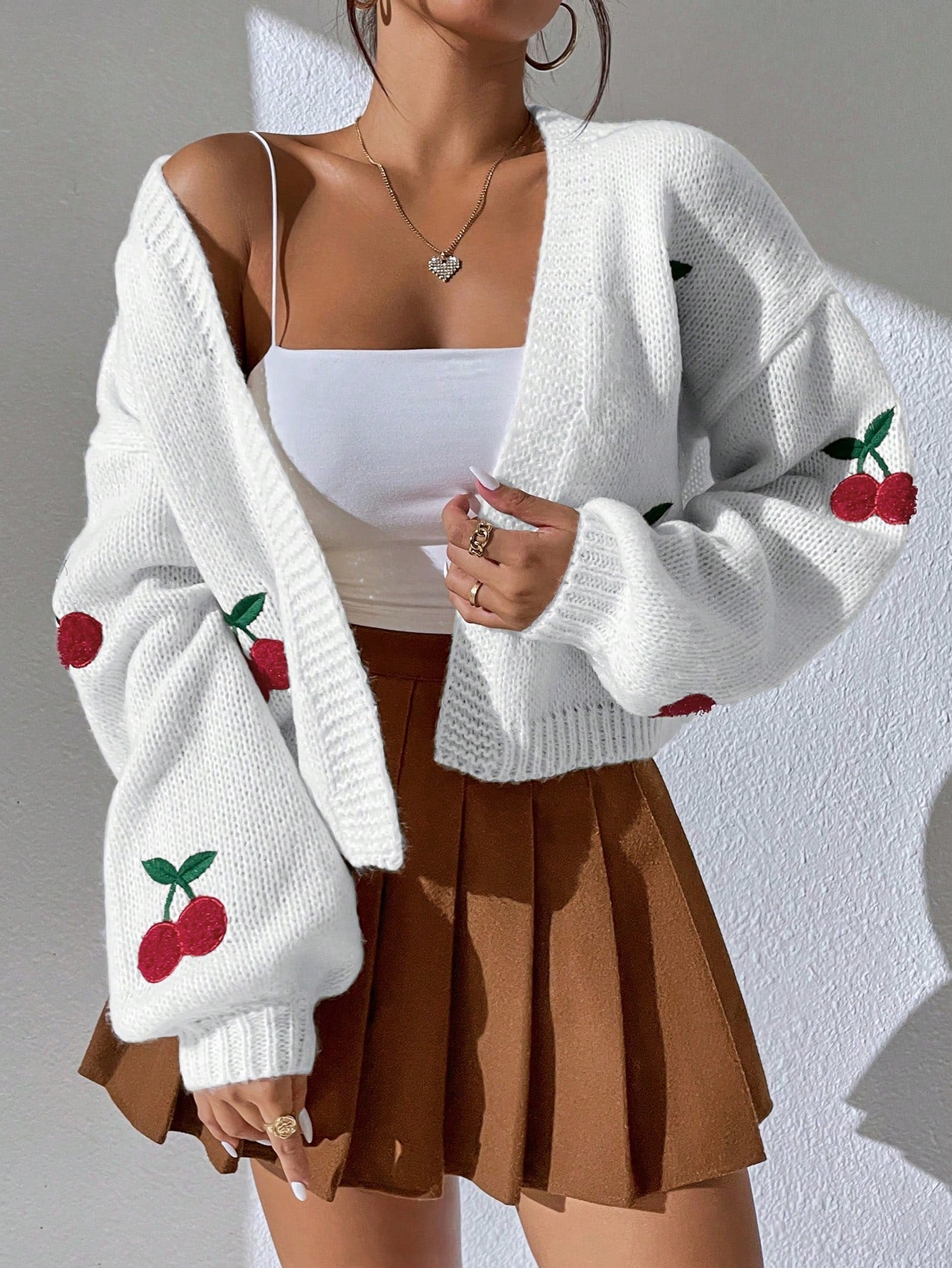 Cherry | Dames Gebreid Vest Met Kers Borduursel