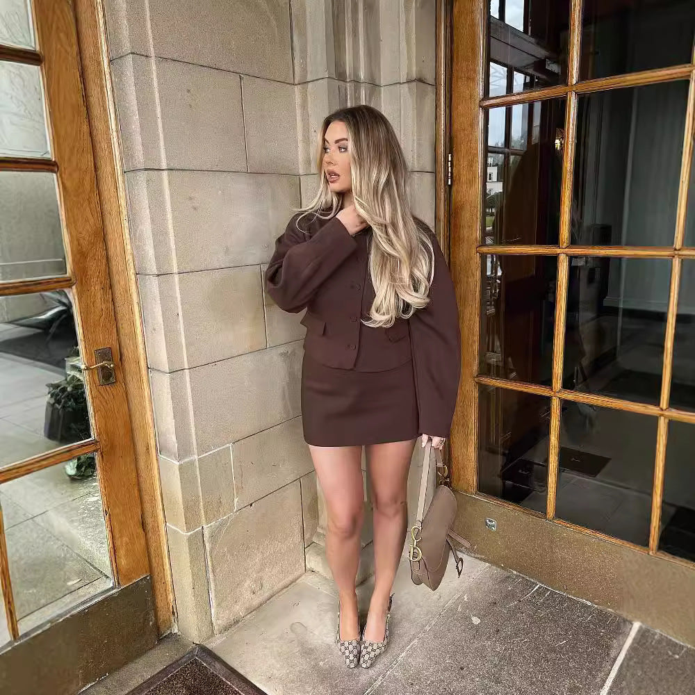 Maura | Mocha Set Vest Met Korte Rok