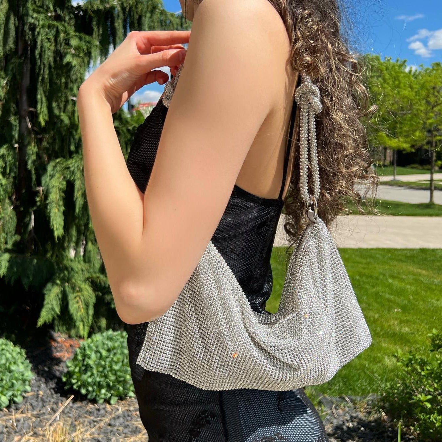 Emilia | Luxe Glanzende Handtas Met Ketting Detail