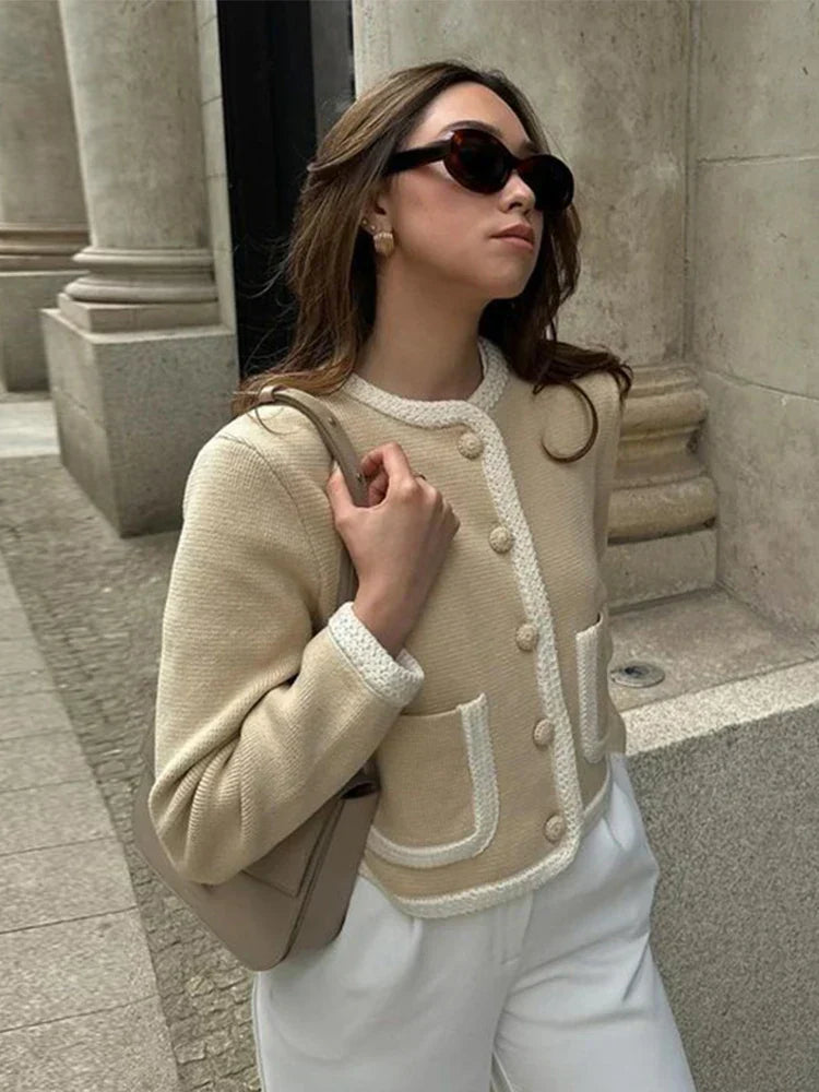 Ilse | Elegant Beige Vest Met Goude Knopen