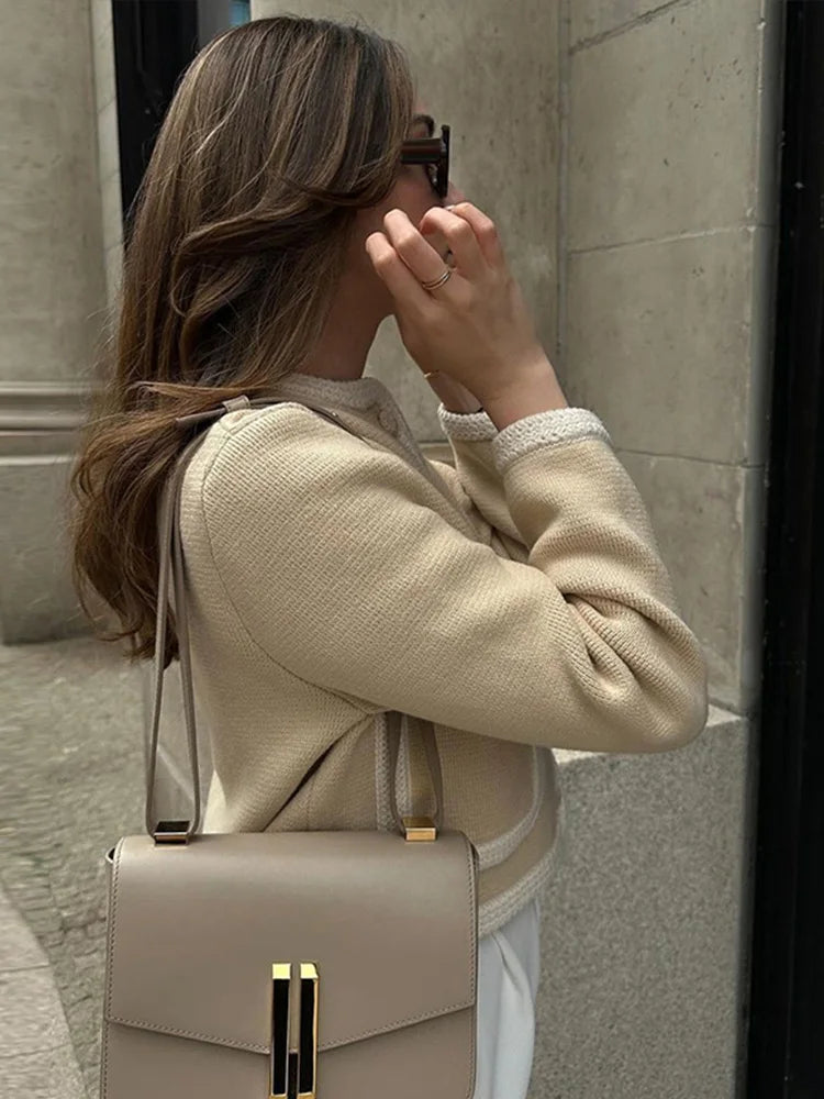 Ilse | Elegant Beige Vest Met Goude Knopen