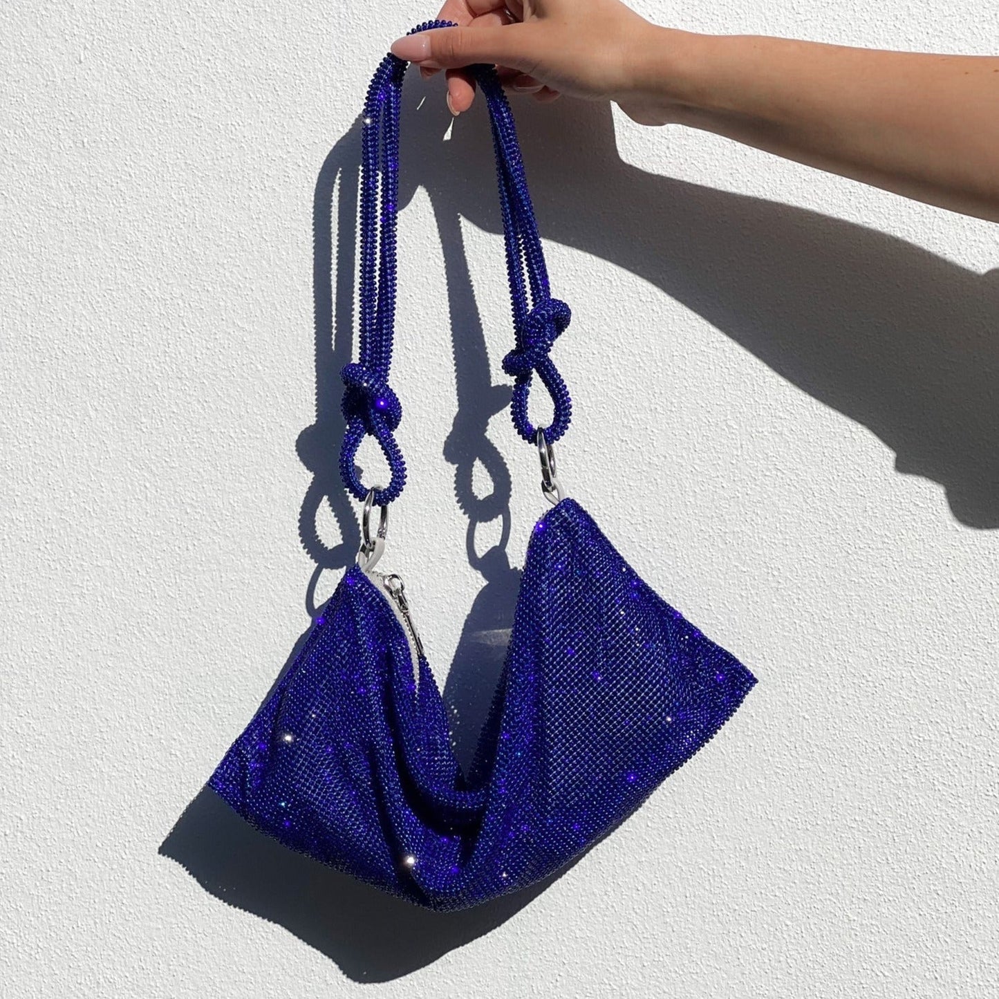 Emilia | Luxe Glanzende Handtas Met Ketting Detail