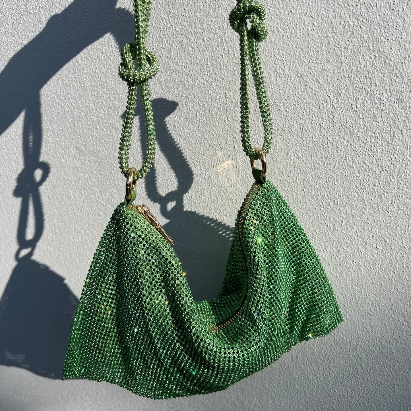 Emilia | Luxe Glanzende Handtas Met Ketting Detail
