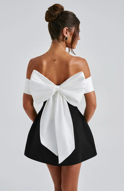 Noelle | Zwarte Korte Strapless Jurk Met Witte Band