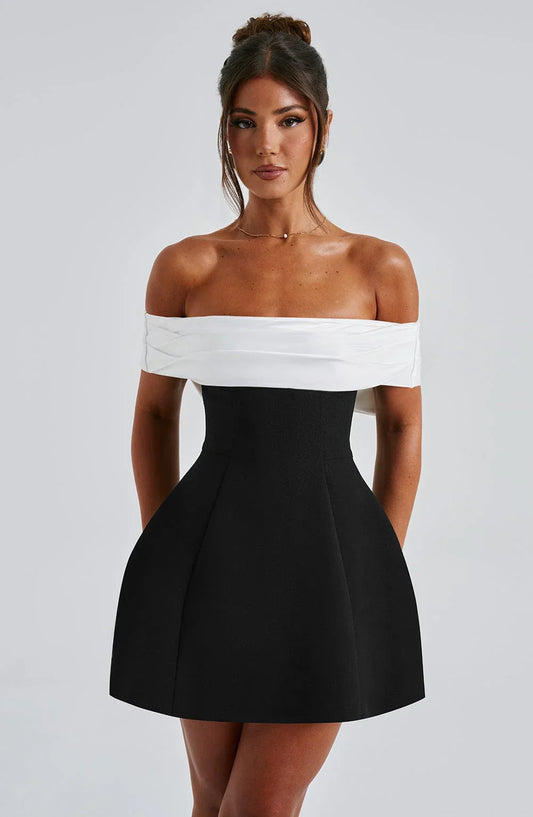 Noelle | Zwarte Korte Strapless Jurk Met Witte Band
